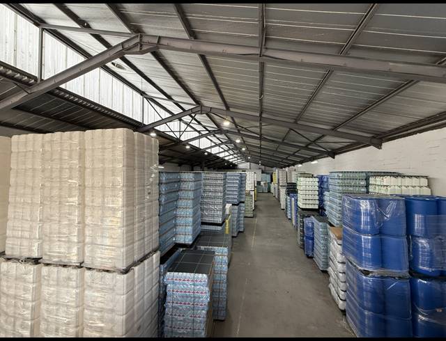 2,330M² WAREHOUSE TO LET IN RETREAT